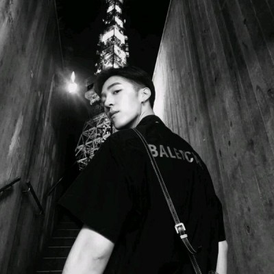 ���ԣ�����˧���ڰ���ͷ/�����й�