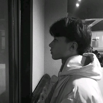 ���ԣ�����˧���ڰ���ͷ/�����й�