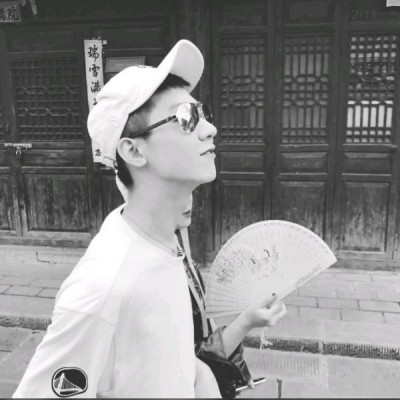 ���ԣ�����˧���ڰ���ͷ/�����й�