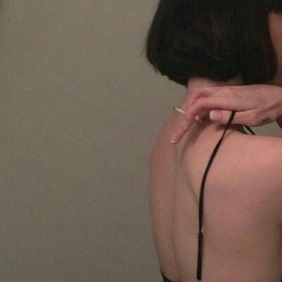 ���⣺Ů����λͷ��