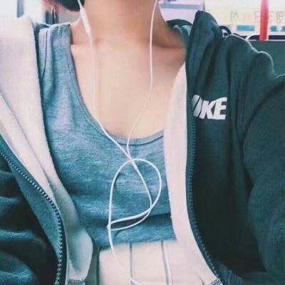 ���⣺Ů����λͷ��