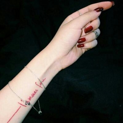 ���⣺Ů����λͷ��