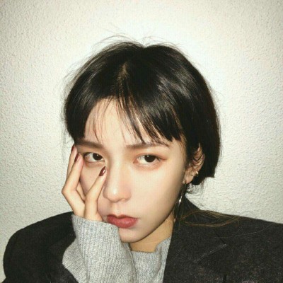 ЦЦ?���շ�һ��Ůͷ�������գ�