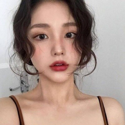 ЦЦ?���շ�һ��Ůͷ�������գ�