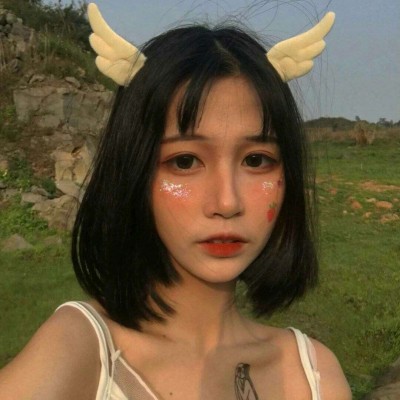 ЦЦ?���շ�һ��Ůͷ�������գ�