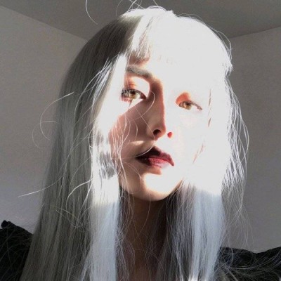 ЦЦ?���շ�һ��Ůͷ�������գ�