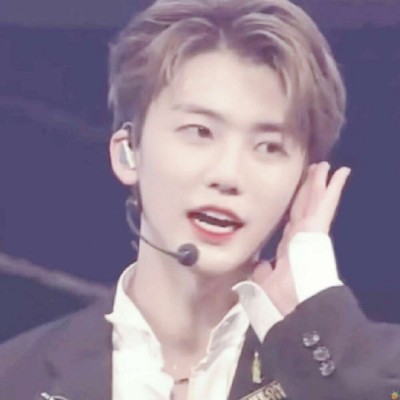 ����ͷ��.ͼԴdt��β����.��������һ��Ů��������ȥ����.