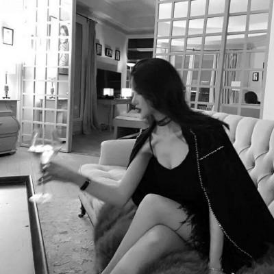 �ڰ�Ů��ͷ��