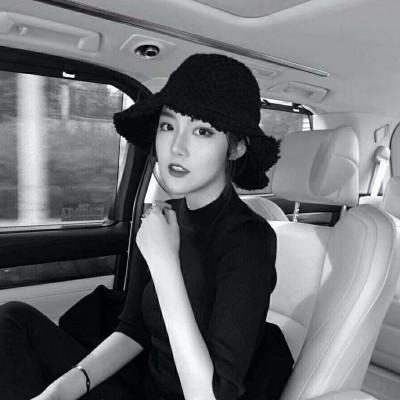 �ڰ�Ů��ͷ��