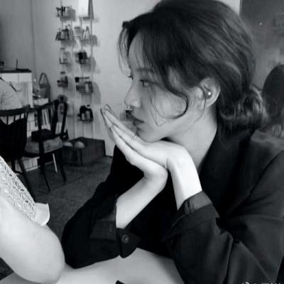 �ڰ�Ů��ͷ��