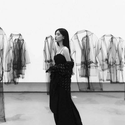 �ڰ�Ů��ͷ��