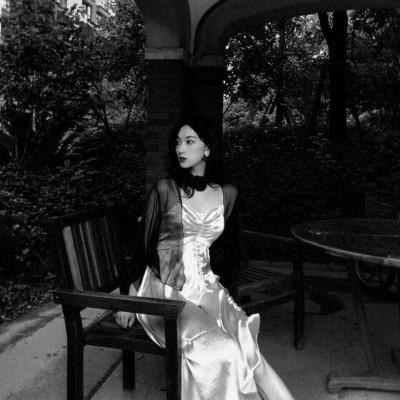 �ڰ�Ů��ͷ��