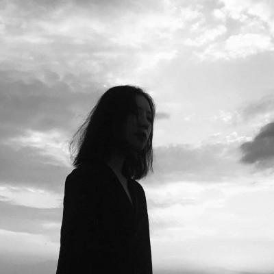 �ڰ�Ů��ͷ��