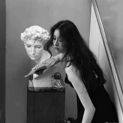 �ڰ�Ů��ͷ��