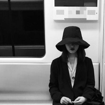 �ڰ�Ů��ͷ��