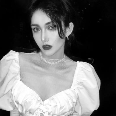 �ڰ�Ů��ͷ��