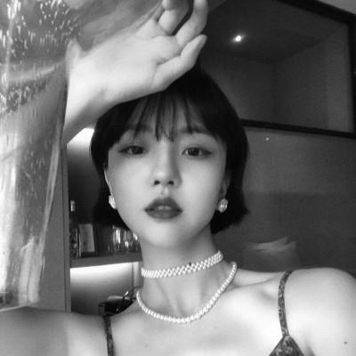 �ڰ�Ů��ͷ��