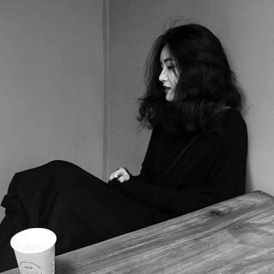 �ڰ�Ů��ͷ��