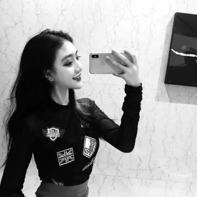 �ڰ�Ů��ͷ��