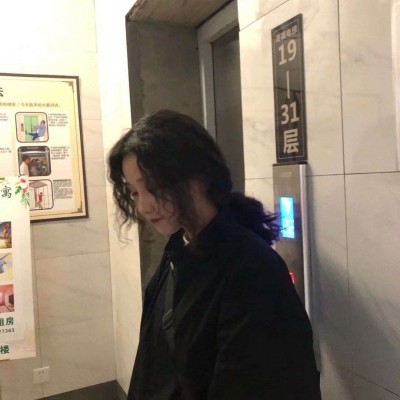 ������ϣ����ĵ�ɫһֱ���������¸�