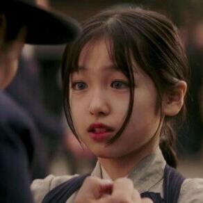 ��һ�������ϱ�����һ�򱶵��� Ů��ͷ��