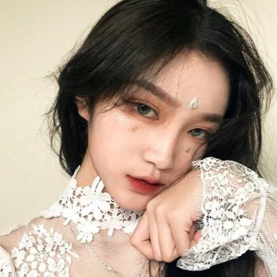 ��һ�������ϱ�����һ�򱶵��� Ů��ͷ��