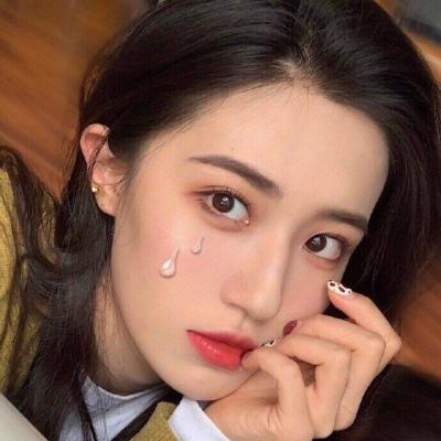 ��һ�������ϱ�����һ�򱶵��� Ů��ͷ��