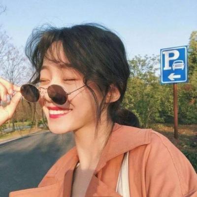 ��һ�������ϱ�����һ�򱶵��� Ů��ͷ��