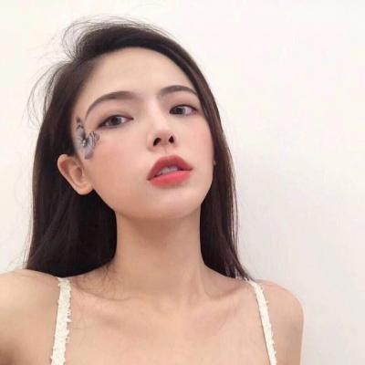 ��һ�������ϱ�����һ�򱶵��� Ů��ͷ��