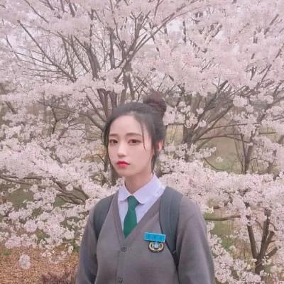 ��һ�������ϱ�����һ�򱶵��� Ů��ͷ��