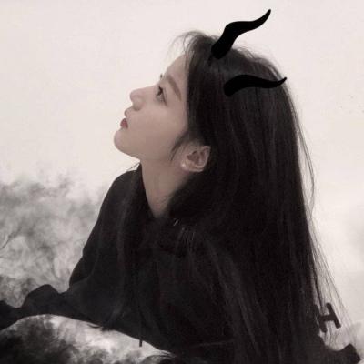 ��һ�������ϱ�����һ�򱶵��� Ů��ͷ��