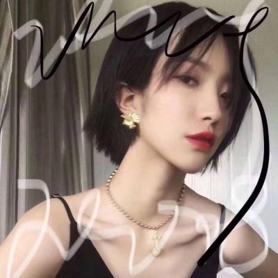 ��һ�������ϱ�����һ�򱶵��� Ů��ͷ��