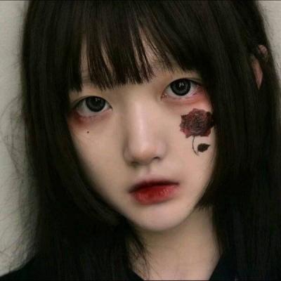 ��һ�������ϱ�����һ�򱶵��� Ů��ͷ��