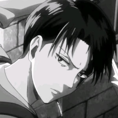 ���˧�������ڰ�����ͷ��