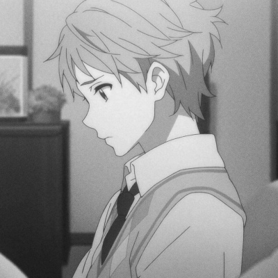 ���˧�������ڰ�����ͷ��