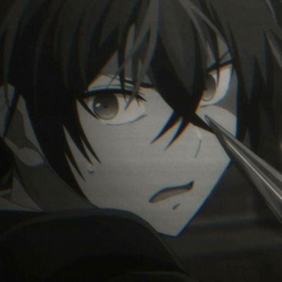 ���˧�������ڰ�����ͷ��