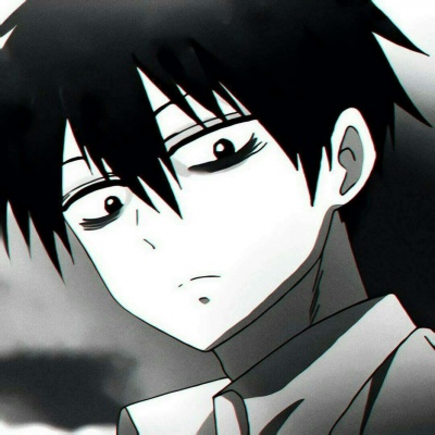 ���˧�������ڰ�����ͷ��