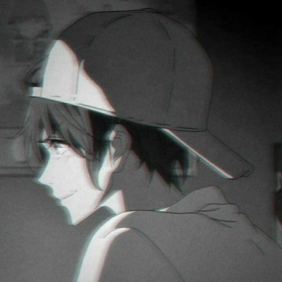 ���˧�������ڰ�����ͷ��