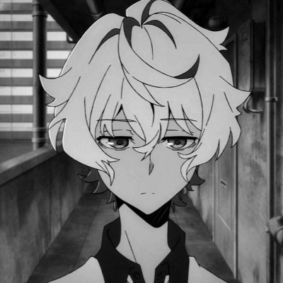 ���˧�������ڰ�����ͷ��