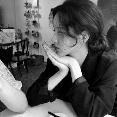 �߹�����Ů��΢��ͷ�� ����