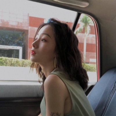 �߹�����Ů��΢��ͷ�� ����