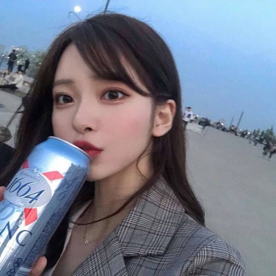 �߹�����Ů��΢��ͷ�� ����