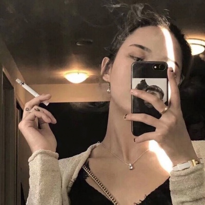 �߹�����Ů��΢��ͷ�� ����