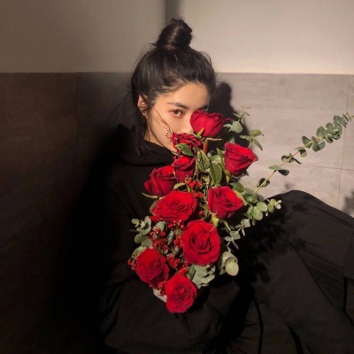 �߹�����Ů��΢��ͷ�� ����