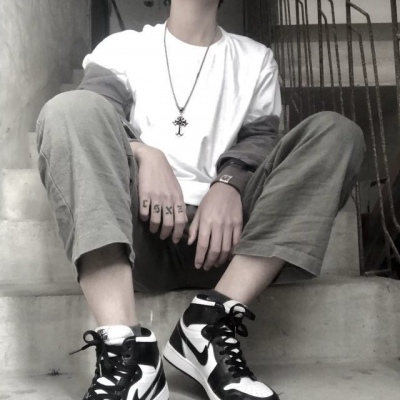 ����������λ��ͷ��