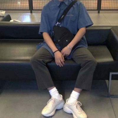 ����������λ��ͷ��