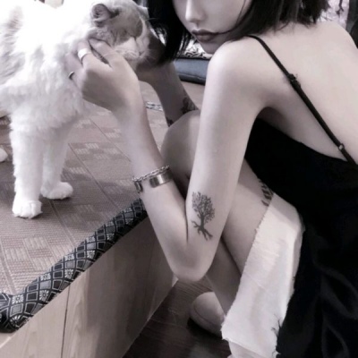 ����/�Ըг���Ůͷ/Ů������һ���˼�������ֺܶ� ?