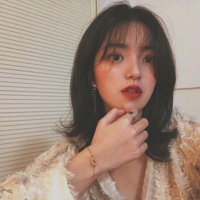 ���/Ůͷ   �������û죬����ұ������ ?