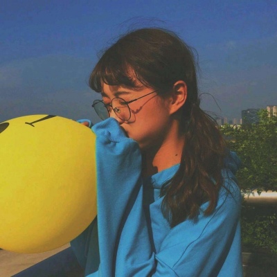 ���/Ůͷ   �������û죬����ұ������ ?