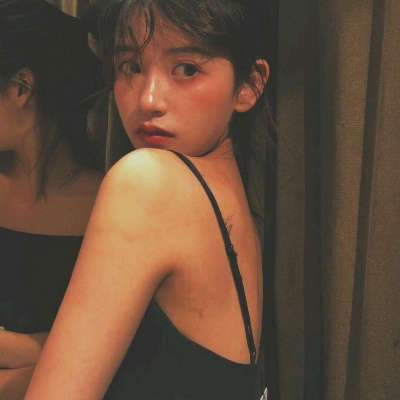 ���/Ůͷ   �������û죬����ұ������ ?